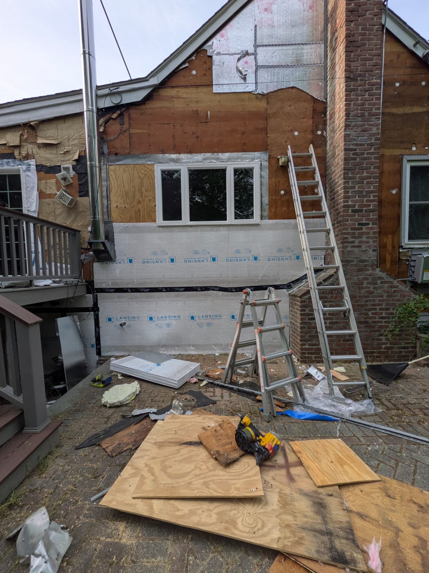 Removing old siding before replacement